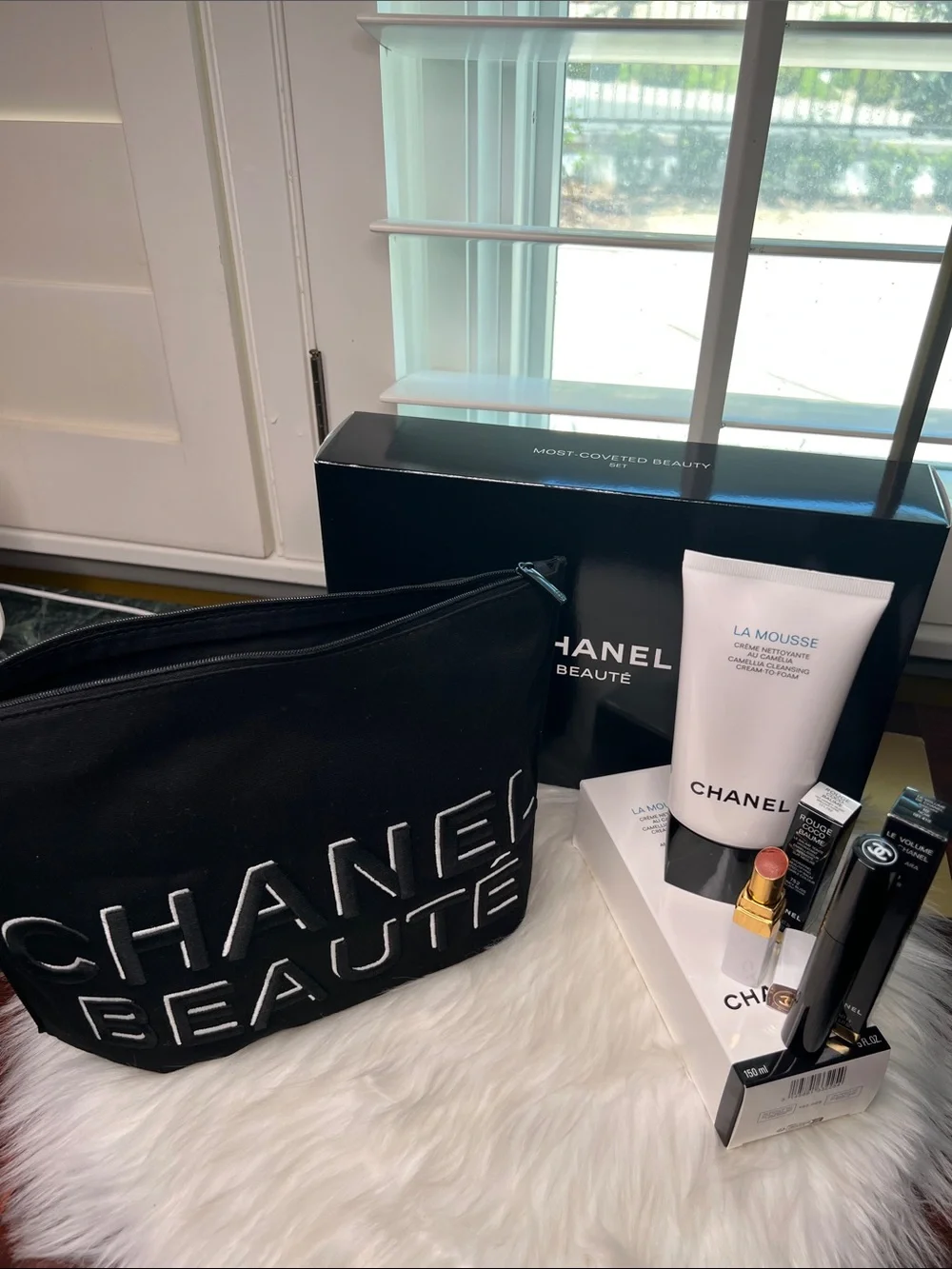 CHANEL BEAUTY Set: La Mousse, Volume Mascara &Rouge Coco Baume With Cosmetic Bag